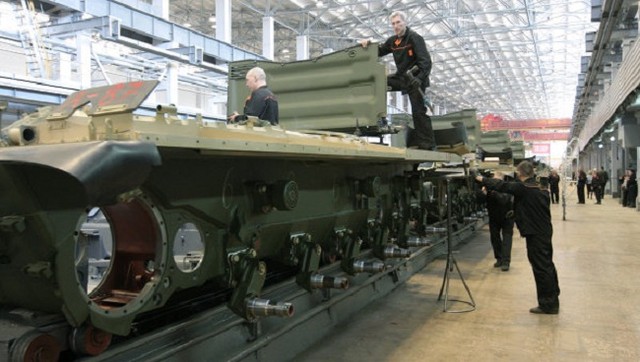  Một số hình ảnh về xưởng sản xuất xe tăng T-90 ở nhà máy UralVagonZavod