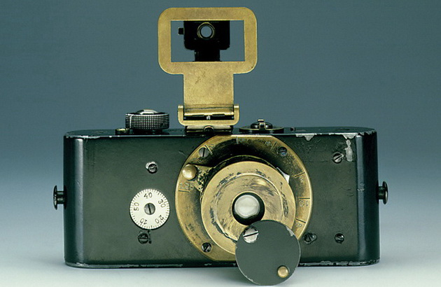 Chiếc máy ảnh Ur-Leica đầu tiên năm 1914.