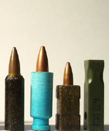 Một số mẫu đạn không vỏ, bên phải ngoài cùng là đạn của G11