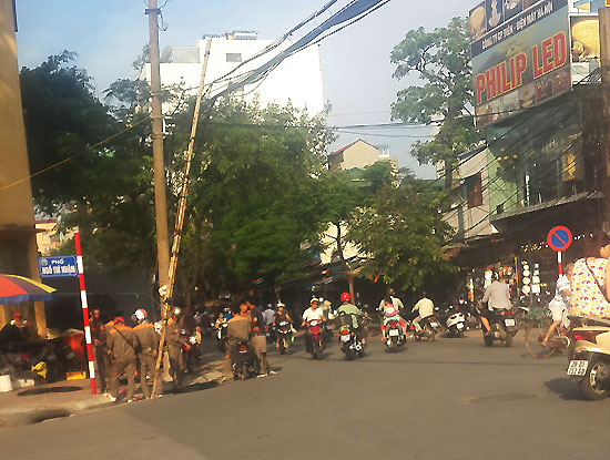Cáp bị cắt tại tuyến phố Ngô Thì Nhậm - Nguyễn Công Trứ.