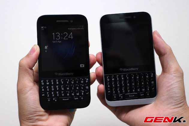 Từ trái qua: BlackBerry Q5 và BlackBerry rò rỉ có tên mã Kopi.