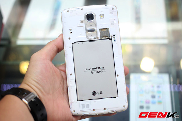 LG G Pro 2 sử dụng pin có dung lượng 3.200 mAh.