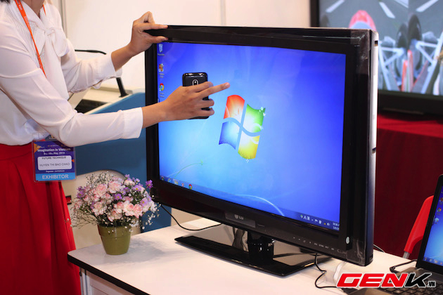 Bổ sung tính năng cảm ứng cho màn hình thông thường qua một tấm nền được cung cấp bởi Future Techique.