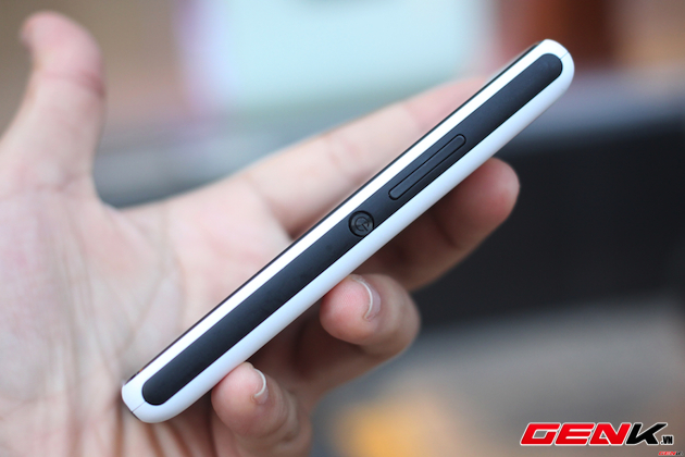 Cận cảnh Xperia E1, smartphone trung cấp có loa ngoài chất lượng