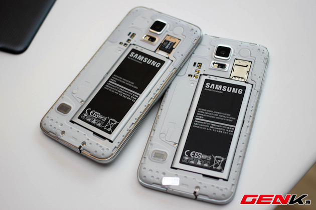 Cận cảnh Galaxy S5 trắng, so sánh với S5 đen và S4