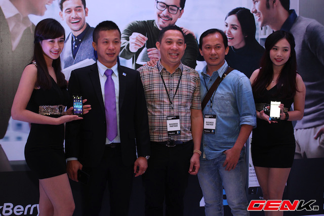 Giá bán 4,6 triệu đồng cho BlackBerry Z3 chính hãng tại Việt Nam