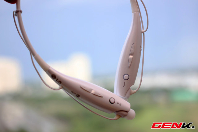 Mở hộp tai nghe không dây LG Tone HBS-730: phá cách và nhẹ