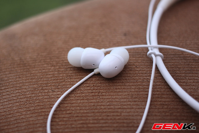 Mở hộp tai nghe không dây LG Tone HBS-730: phá cách và nhẹ