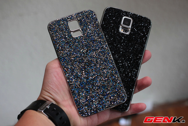 Cận cảnh bộ đôi nắp lưng đính đá Swarovski dành cho Galaxy S5