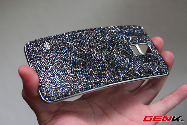 Cận cảnh bộ đôi nắp lưng đính đá Swarovski dành cho Galaxy S5