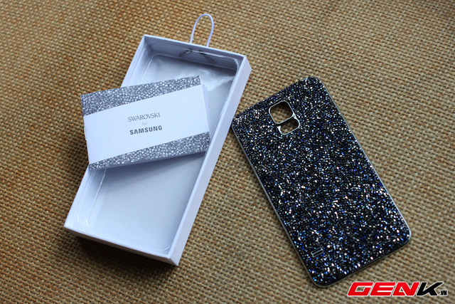 Cận cảnh bộ đôi nắp lưng đính đá Swarovski dành cho Galaxy S5