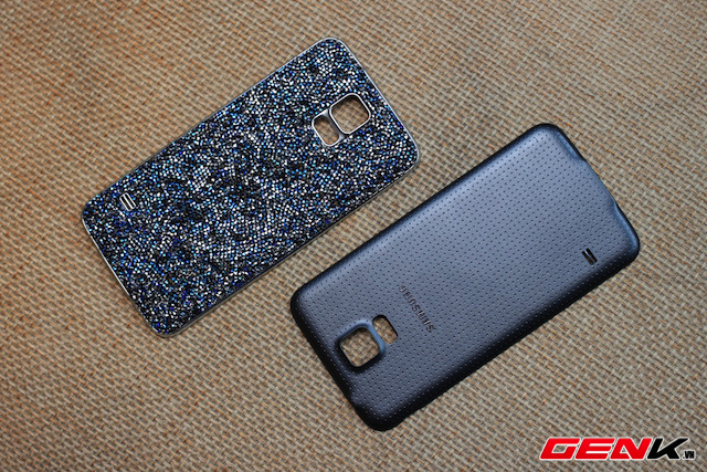 Cận cảnh bộ đôi nắp lưng đính đá Swarovski dành cho Galaxy S5