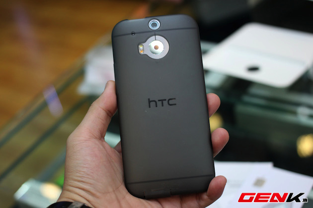 Mở hộp HTC One M8 mới xuất hiện tại Việt Nam