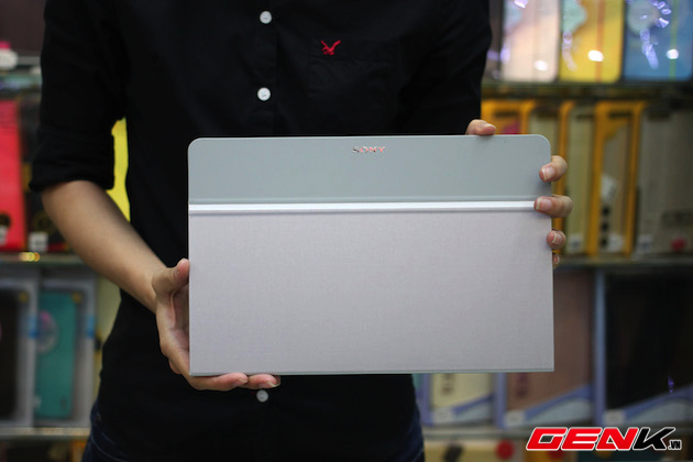 Mở hộp máy tính bảng Xperia Z2 Tablet tại Việt Nam