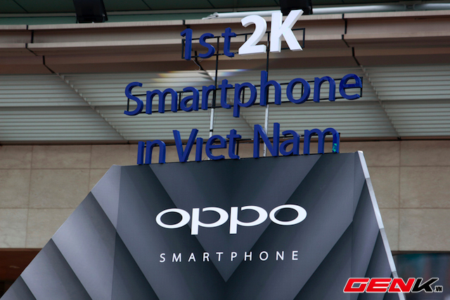 Smartphone màn hình 2K chính hãng đầu tiên bán ra tại Việt Nam giá 12,5 triệu đồng