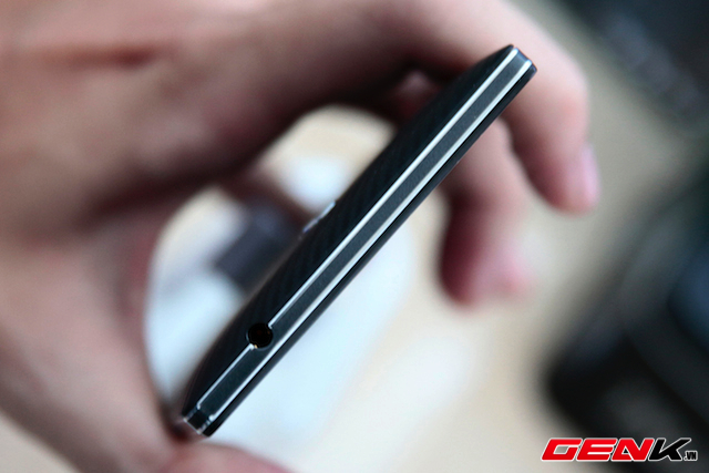 Smartphone màn hình 2K chính hãng đầu tiên bán ra tại Việt Nam giá 12,5 triệu đồng