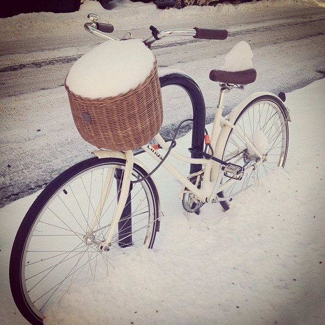 Hãy tưởng tượng rằng bạn đang chạy xe đạp cùng người yêu trong khung cảnh tuyết trắng xóa thì nó <span class=