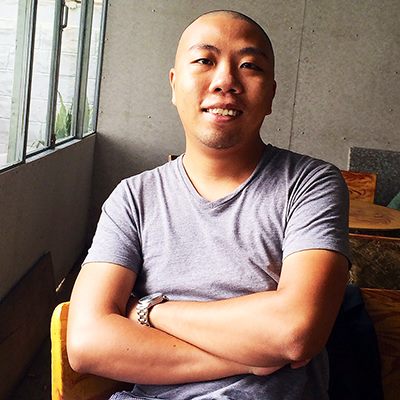 Anh Trần Mạnh Hùng, trưởng nhóm Join Handmade với dự án tai nghe handmade.