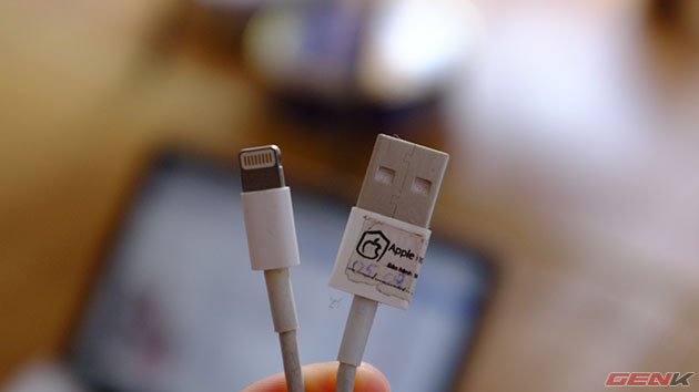 Chiếc cable Lightning 