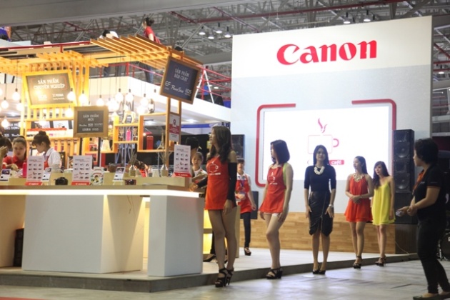 Canon "trình làng" các sản phẩm công nghệ mới nhất theo phong cách "Canon café”
