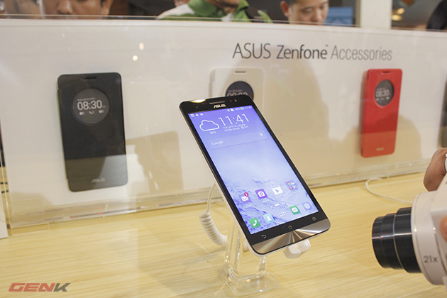 Asus Zenfone 6 có thiết kế mặt trước bắt mắt với phần dưới được làm bằng kim loại tạo hình vân ốc đặc trưng của hãng.