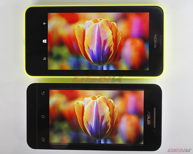 Màn hình Asus Zenfone 4 (800 x 480 pixel) so với màn hình Nokia Lumia 630 (854x480 pixel).