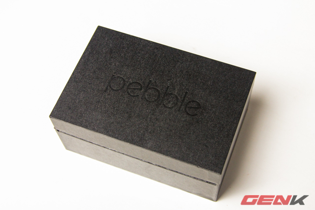Các đóng hộp sản phẩm của Pebble Steel cũng sang trọng, cầu kỳ hơn phiên bản thường.