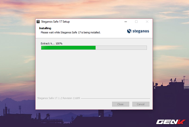  Sau khi tải về, bạn hãy khởi chạy gói tin để bắt đầu quá trình cấu hình cài đặt phần mềm. Điều khá ngạc nhiên là sau khi khởi chạy gói tin, Steganos Safe đã ngay lập tức bắt đầu quá trình cài đặt phần mềm này vào hệ thống. Do đó, chúng ta sẽ không có bất kỳ lựa chọn cấu hình nào trong cài đặt phần mềm này. 