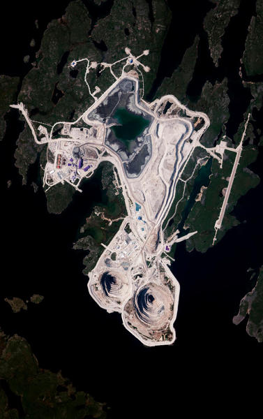  Mỏ kim cương Diavik nằm ở vùng lãnh thổ Tây Bắc của Canada 
