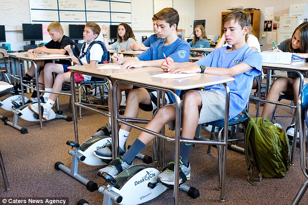  Cô Lambeth tin rằng dùng bàn đạp xe trong khi lên lớp sẽ giúp học sinh đào thải bớt năng lượng, như vậy các em không bị mất tập trung 