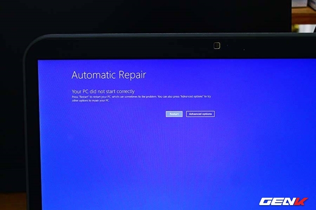  Khi đó máy tính sẽ khởi động lại và truy cập vào chế độ Automatic Repair, bạn hãy nhấn vào lựa chọn “Advanced options”. 
