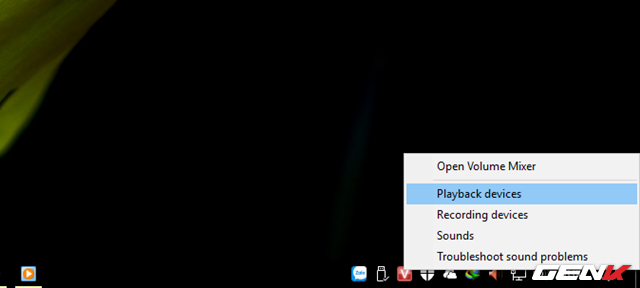  Nhấn phải chuột vào biểu tượng âm thanh ở khay hệ thống và chọn “Playback devices”. 