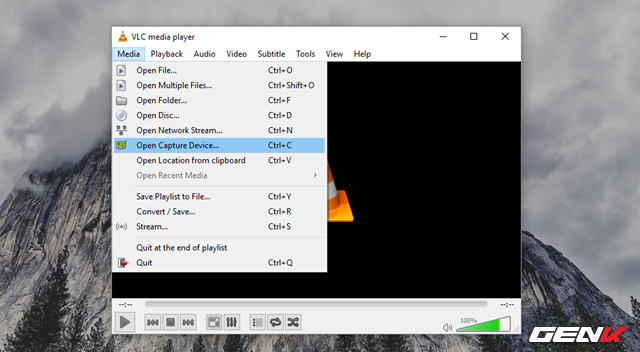  Trong giao diện của VLC Media Player, hãy truy cập vào Media -> Open Capture Device. 