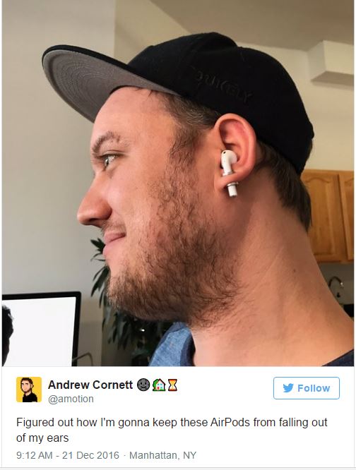 Andrew Cornett khoe cách chống rơi tai nghe AirPods cực độc đáo của mình trên Twitter