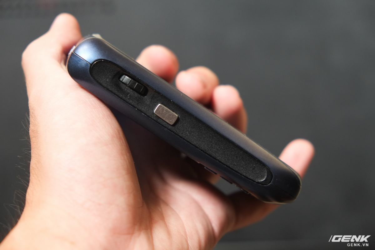  Trackwheel v&agrave; n&uacute;t tho&aacute;t 