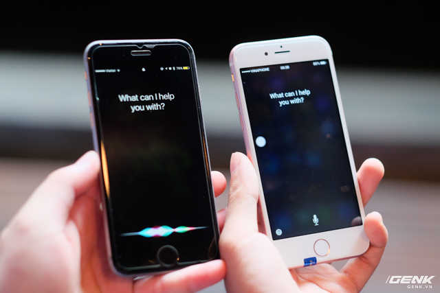  Giao diện Siri cũng khác biệt (bên trái là Siri thật, bên phải là Siri giả mạo) 