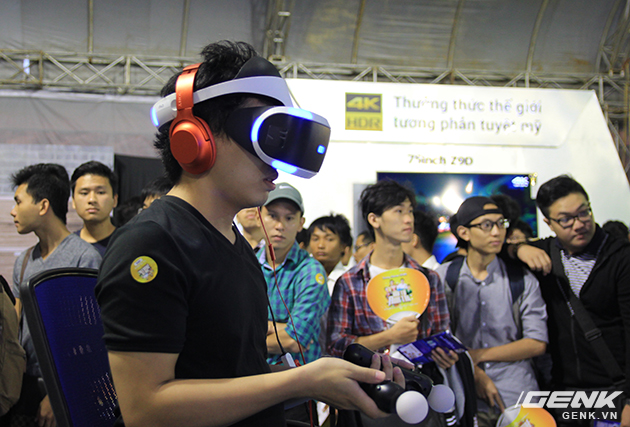  Khu trải nghiệm PlayStation VR luôn là tâm điểm của sự kiện. 