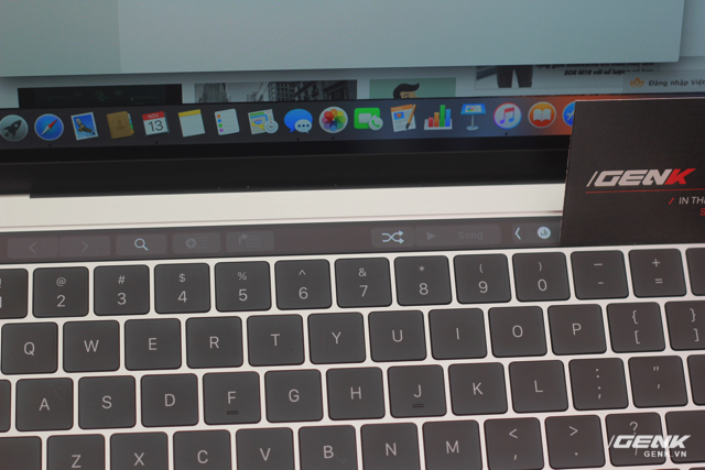  Giao diện Touch Bar khi mở iTunes. 