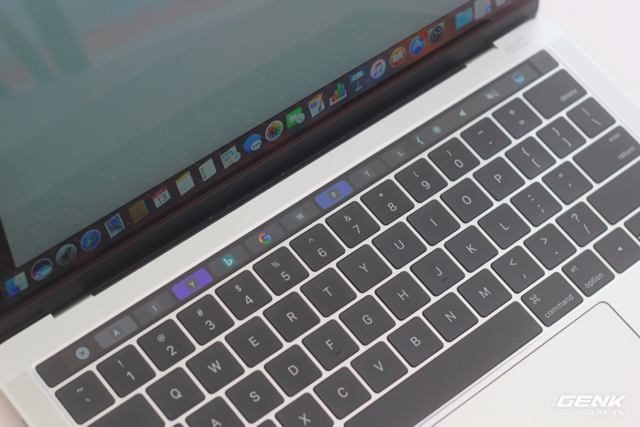  Có thể dùng Touch Bar để truy cập nhanh các bookmark.​ 