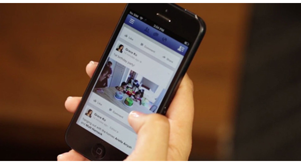  Người Việt đang có xu hướng lướt Facebook thay vì vào đọc báo.​ 