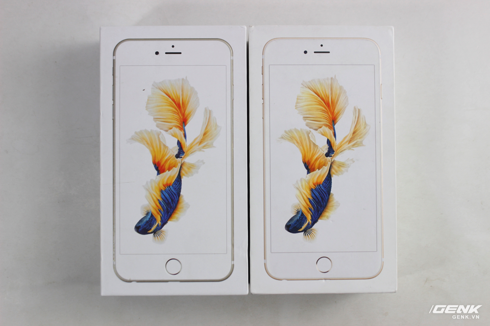  Hộp m&aacute;y b&ecirc;n tr&aacute;i l&agrave; h&agrave;ng giả, b&ecirc;n phải l&agrave; h&agrave;ng thật. 