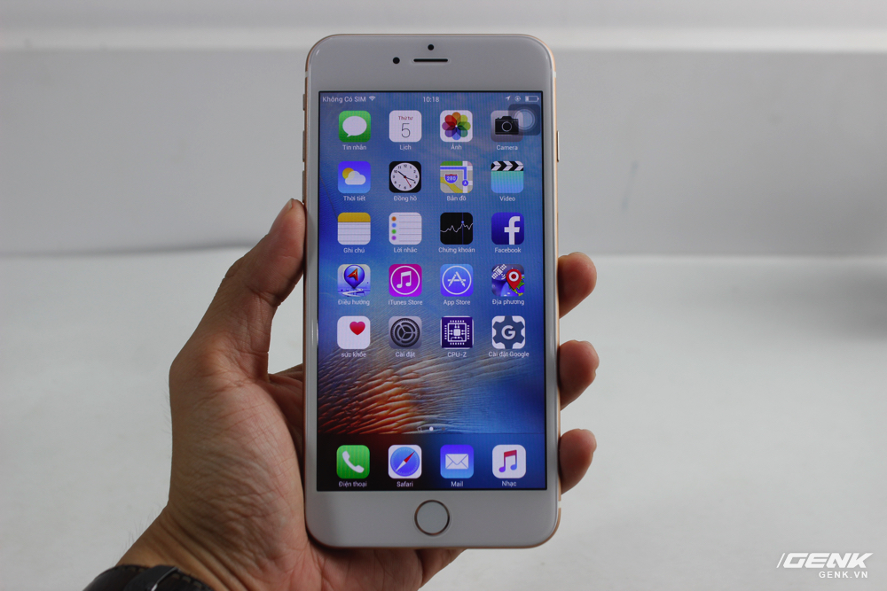  M&aacute;y c&oacute; thiết kế gần như giống hệt h&agrave;ng thật. 