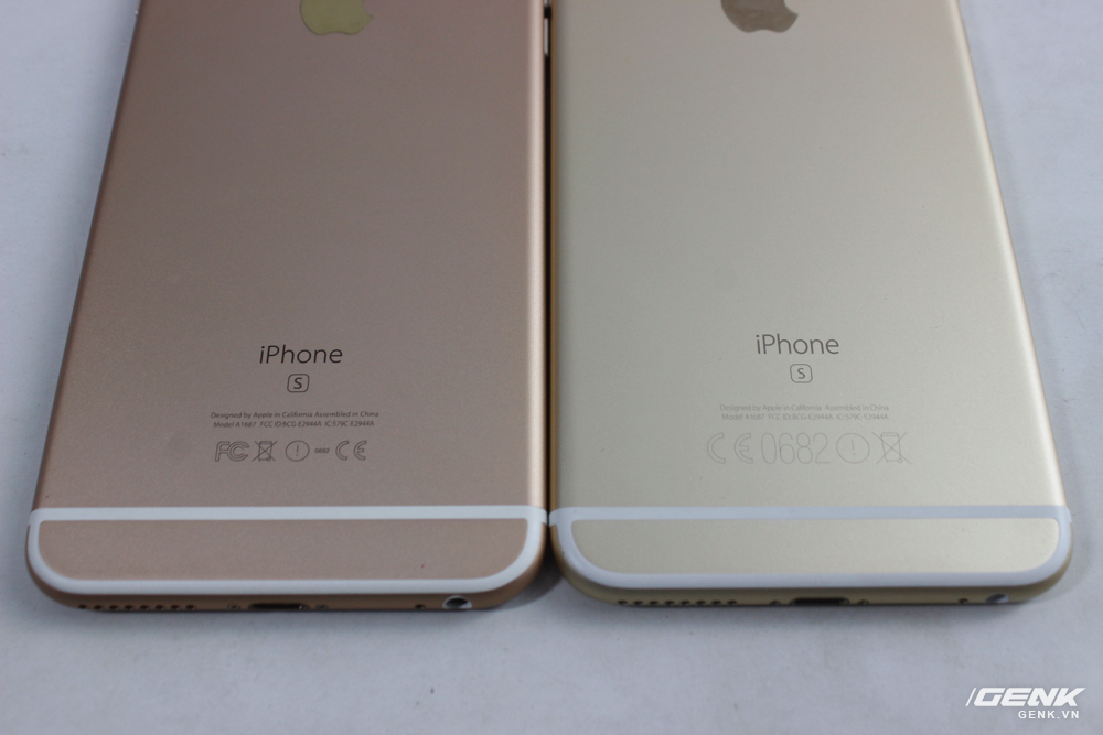  B&ecirc;n tr&aacute;i l&agrave; h&agrave;ng giả, b&ecirc;n phải l&agrave; h&agrave;ng thật. 