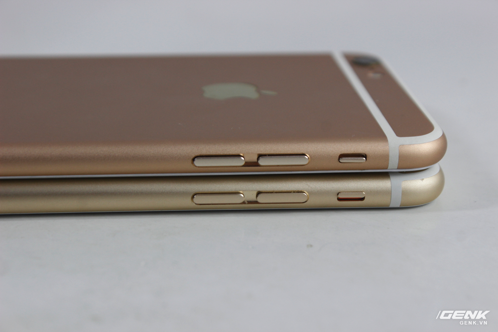  Ở tr&ecirc;n l&agrave; h&agrave;ng giả, ở dưới l&agrave; h&agrave;ng thật. 