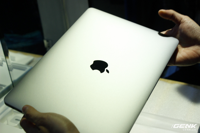 Đập hộp MacBook Pro 13 inch thế hệ mới, đặt cạnh MacBook 2015: Mỏng hơn rất nhiều, đẹp ấn tượng, dùng cực đã! - Ảnh 8.