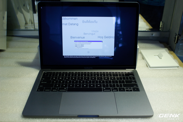 Đập hộp MacBook Pro 13 inch thế hệ mới, đặt cạnh MacBook 2015: Mỏng hơn rất nhiều, đẹp ấn tượng, dùng cực đã! - Ảnh 9.