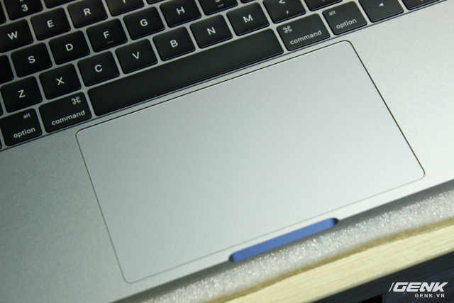 Đập hộp MacBook Pro 13 inch thế hệ mới, đặt cạnh MacBook 2015: Mỏng hơn rất nhiều, đẹp ấn tượng, dùng cực đã! - Ảnh 10.