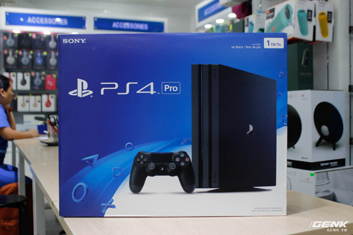 Cận cảnh máy chơi game Sony PlayStation 4 Pro đầu tiên tại Việt Nam Sức mạnh hướng tới giải trí