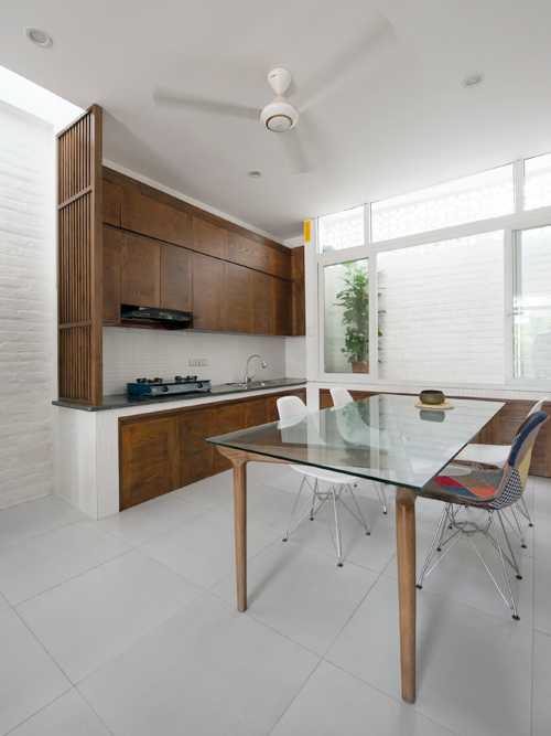 Kiến trúc tối giản và thực dụng được áp dụng cho tất cả không gian trong nhà.
