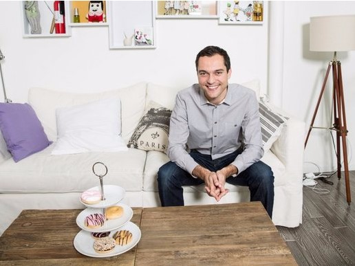  Nathan Blecharczyk, sinh năm 1984, là giám đốc kiêm người đồng sáng lập của Airbnb, một thị trường trực tuyến cho phép mọi người lên danh sách, tìm kiếm và thuê nhà. Ứng dụng này được thành lập vào năm 2008 gồm hơn 2 triệu địa điểm tại 34.000 thành phố trên 191 quốc gia. Khối tài sản ròng của người đàn ông này hiện là 3,3 tỷ USD. Ảnh: Reuters. 